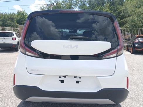 Used 2024 Kia Soul LX w/ Option Group 015 FWD image 6