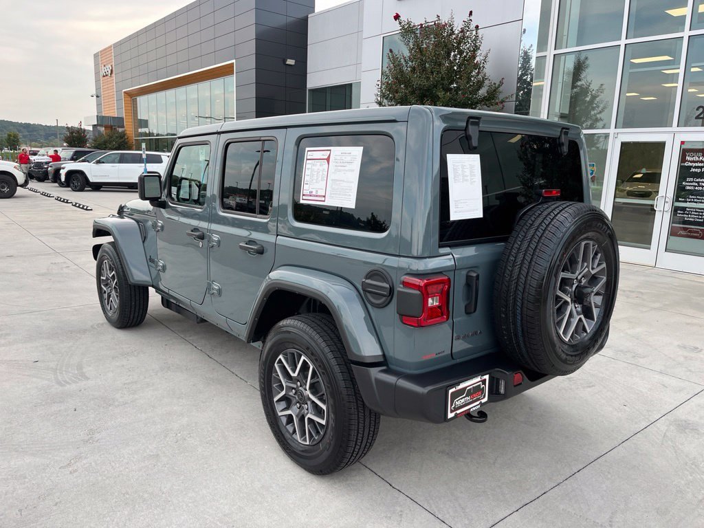 Used 2026 Jeep Wrangler Unlimited Sahara AWD/4WD image 18