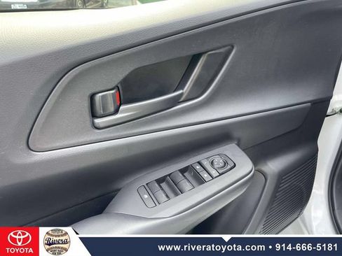 Used 2024 Toyota Prius Prime FWD image 18