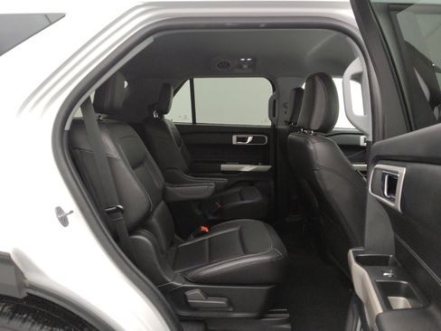 Used 2022 Ford Explorer XLT w/ Equipment Group 202A image 19
