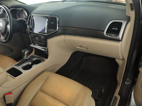 Used 2019 Jeep Grand Cherokee Limited image 21