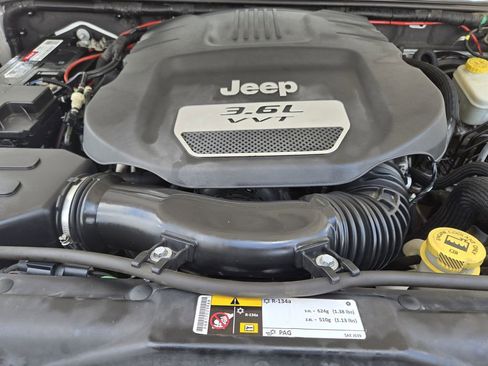 Used 2013 Jeep Wrangler Sport AWD/4WD image 30