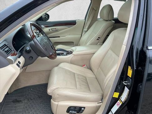 Used 2014 Lexus LS 460 AWD w/ Comfort Package image 12