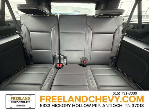 Used 2023 Chevrolet Suburban Premier image 18