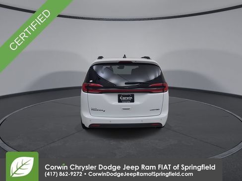 Certified 2025 Chrysler Pacifica Limited FWD image 13