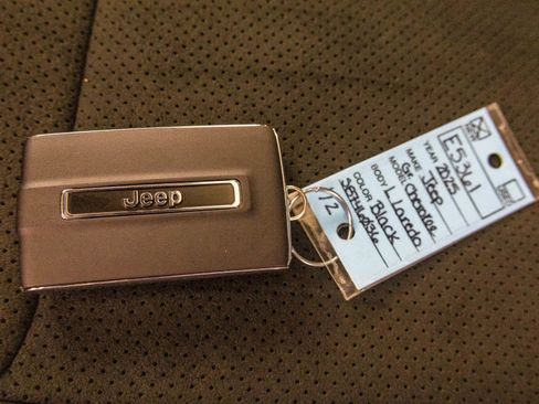 New 2025 Jeep Grand Cherokee L Altitude image 37