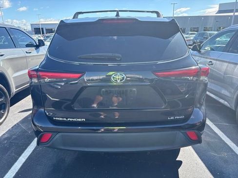 Used 2022 Toyota Highlander LE AWD/4WD image 5