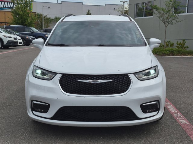 Used 2022 Chrysler Pacifica Touring-L w/ Uconnect Theater Family Group FWD image 2