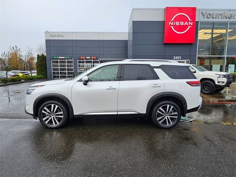 New 2025 Nissan Pathfinder Platinum image 8