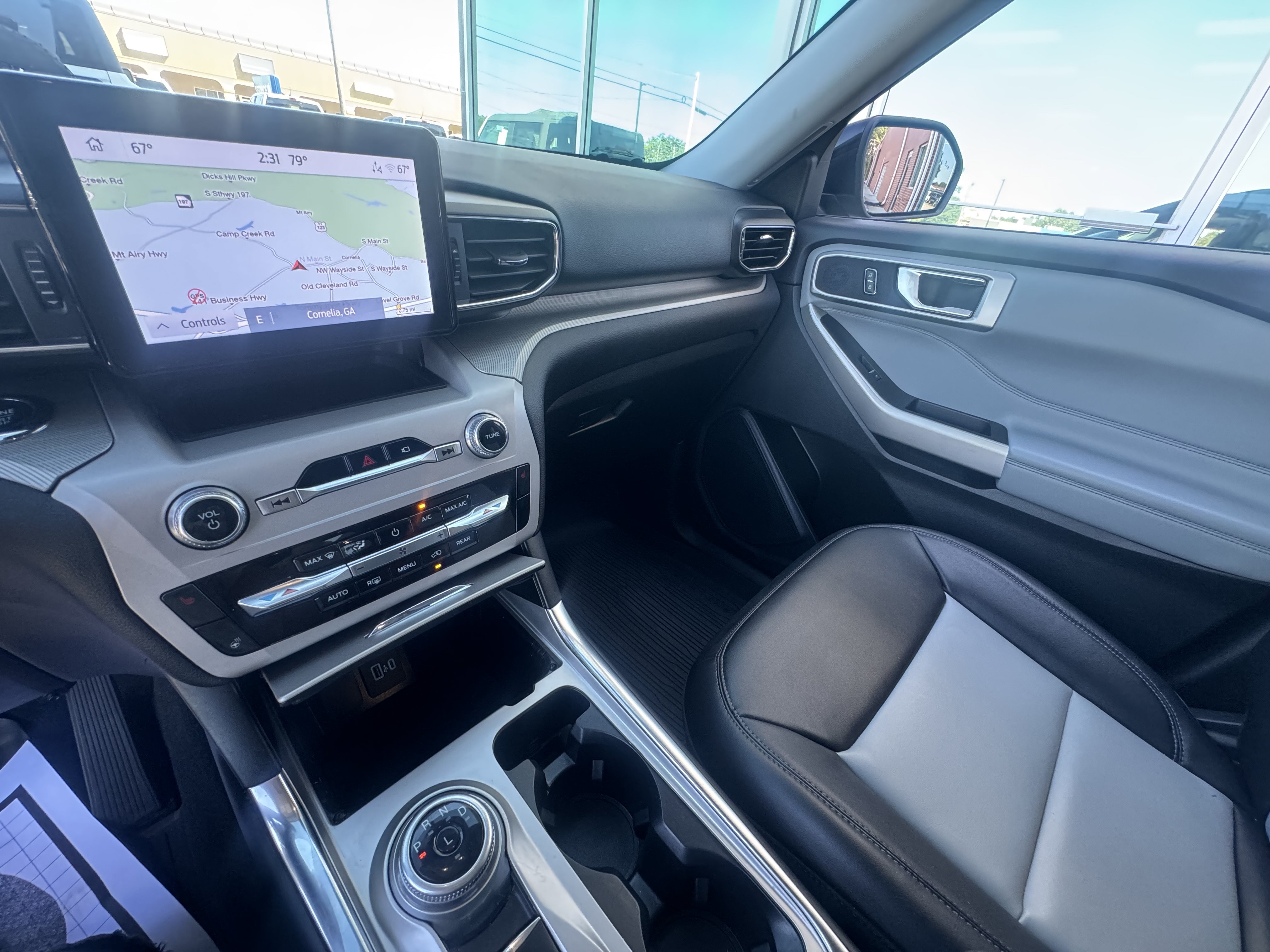 Used 2023 Ford Explorer XLT w/ Equipment Group 202A RWD image 17