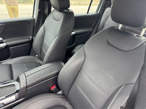 Used 2024 Mercedes-Benz GLB 35 AMG 4MATIC image 21