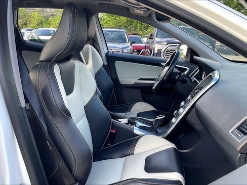 Used 2017 Volvo XC60 T6 Dynamic w/ Preferred Option Package AWD/4WD image 9