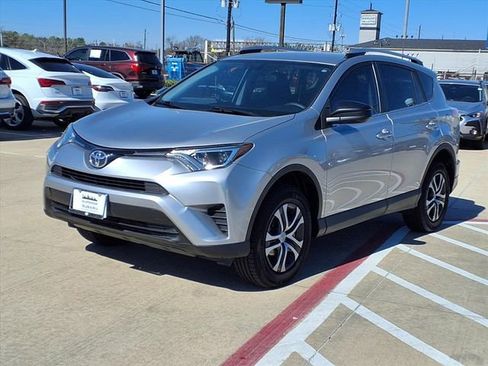 Used 2016 Toyota RAV4 LE image 3