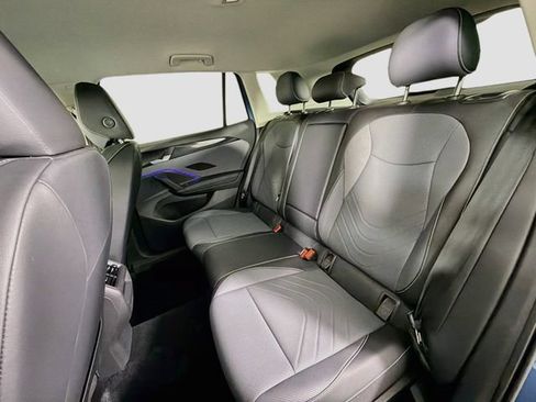 Used 2025 Volkswagen Tiguan SE FWD image 23