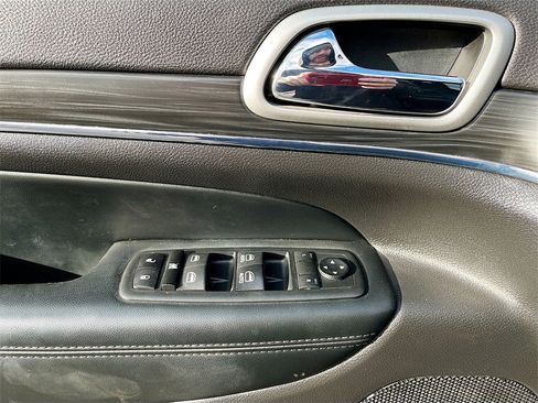 Used 2020 Jeep Grand Cherokee Limited image 18