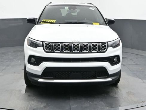 Used 2025 Jeep Compass Limited image 4
