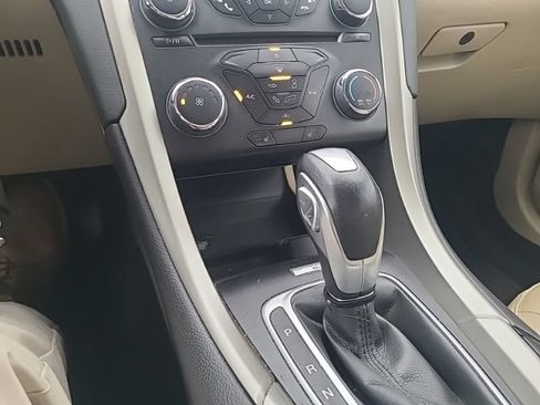 Used 2015 Ford Fusion SE w/ Equipment Group 202A FWD image 16