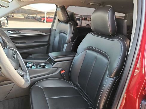 Used 2024 Jeep Grand Cherokee L Limited w/ Luxury Tech Group II AWD/4WD image 15