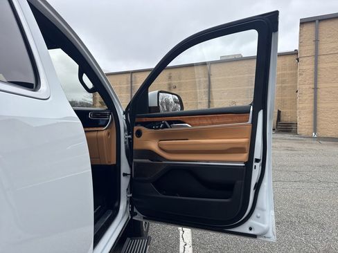 Used 2022 Jeep Grand Wagoneer Series III AWD/4WD image 21