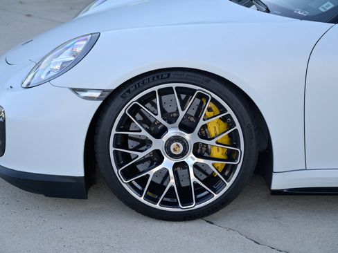 Used 2015 Porsche 911 Turbo S image 9