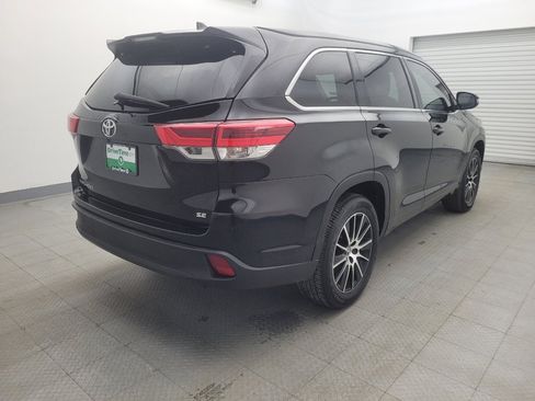 Used 2018 Toyota Highlander SE image 9