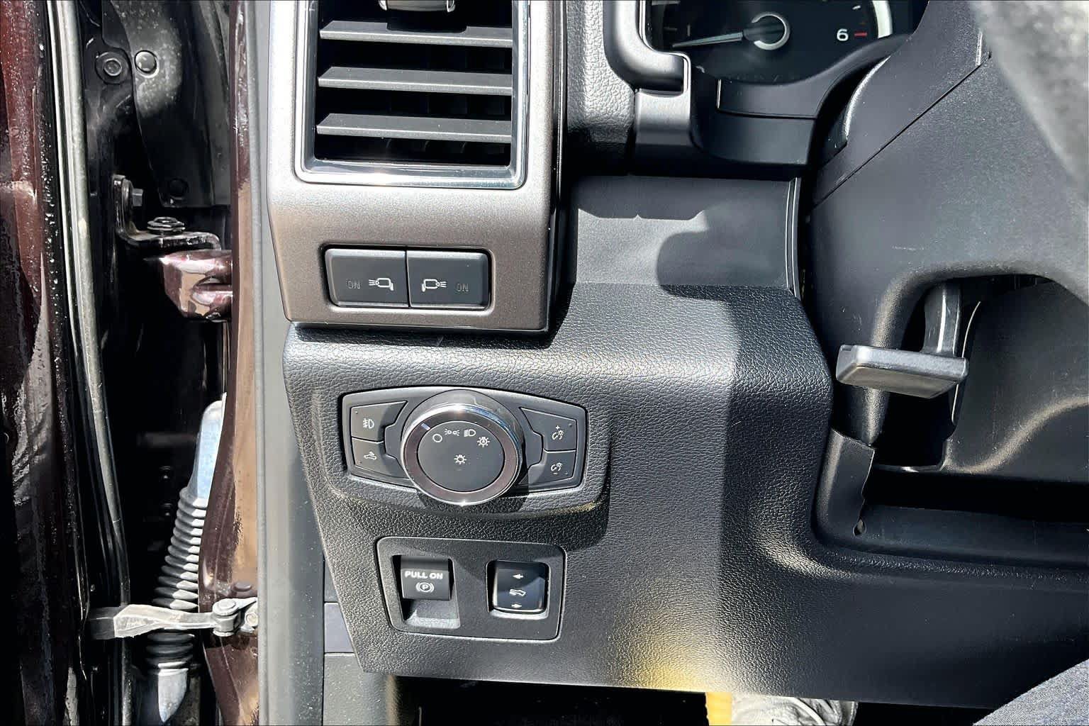 Used 2018 Ford F150 XLT w/ Equipment Group 302A Luxury AWD/4WD image 35