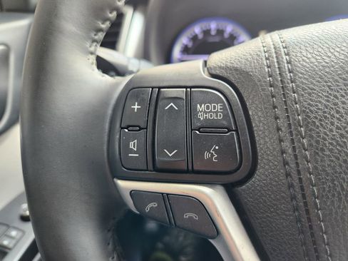 Used 2018 Toyota Highlander XLE image 28