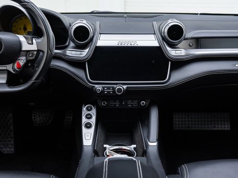 Used 2018 Ferrari GTC4Lusso image 32