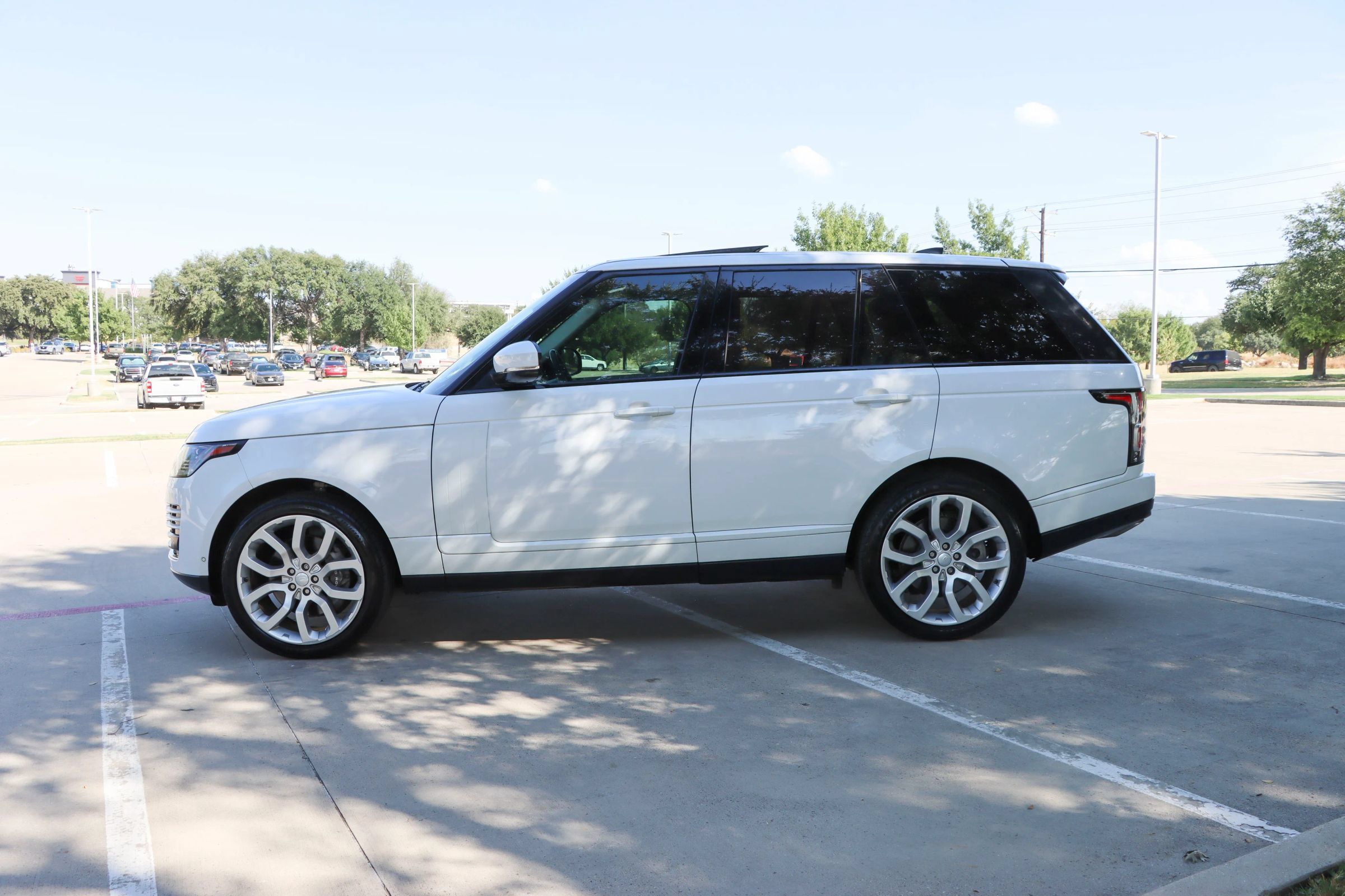 Used 2019 Land Rover Range Rover HSE AWD/4WD image 4
