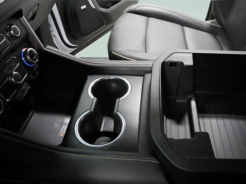 Used 2024 GMC Yukon XL SLT w/ SLT Premium Package AWD/4WD image 21