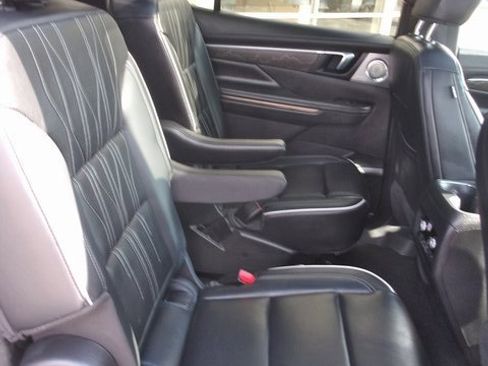 Used 2025 Buick Enclave Avenir w/ Trailering Package, 5000 lbs. image 33