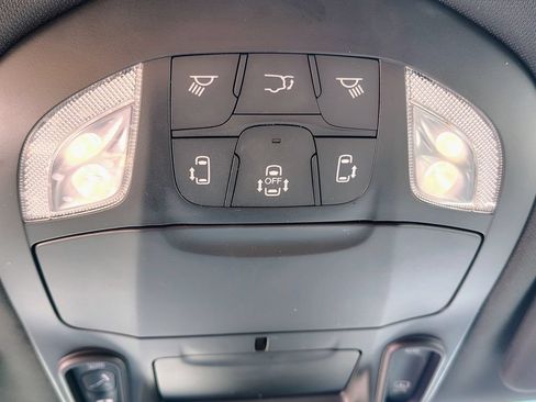 Used 2024 Chrysler Pacifica Premium FWD image 34