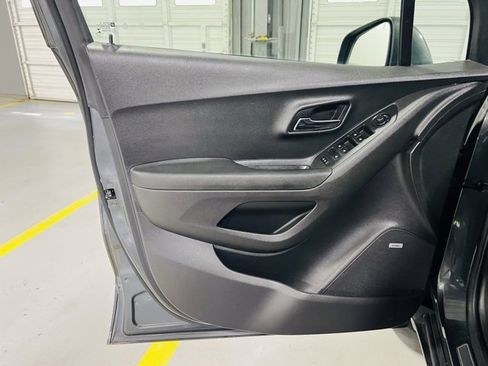Used 2020 Chevrolet Trax Premier image 22