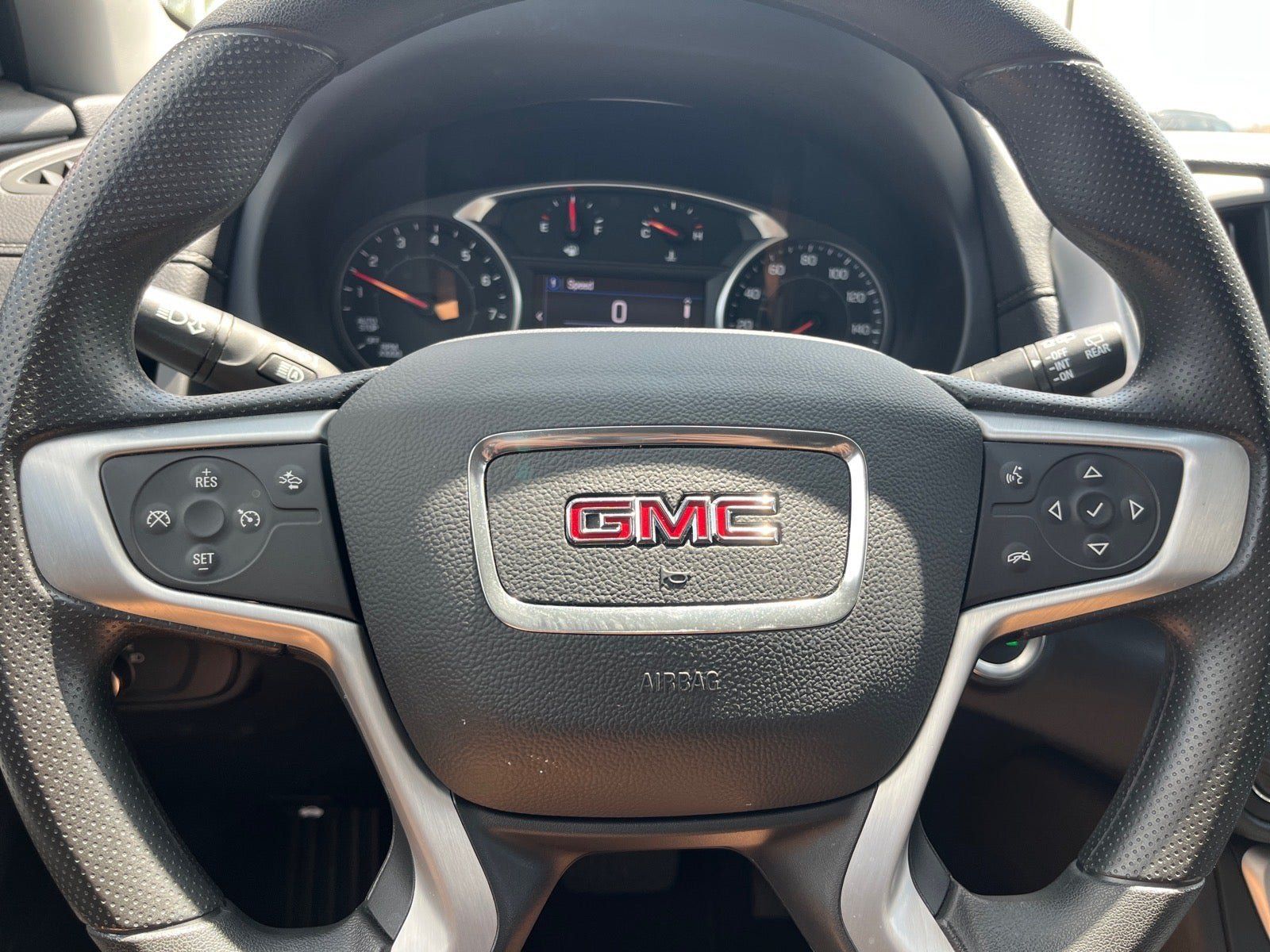 Used 2024 GMC Terrain SLE w/ Driver Convenience Package FWD image 13