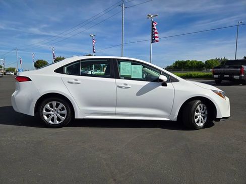 Used 2024 Toyota Corolla LE image 3