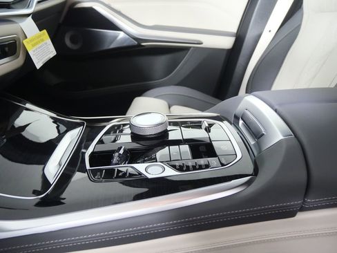 New 2026 BMW X7 M60i AWD/4WD image 23