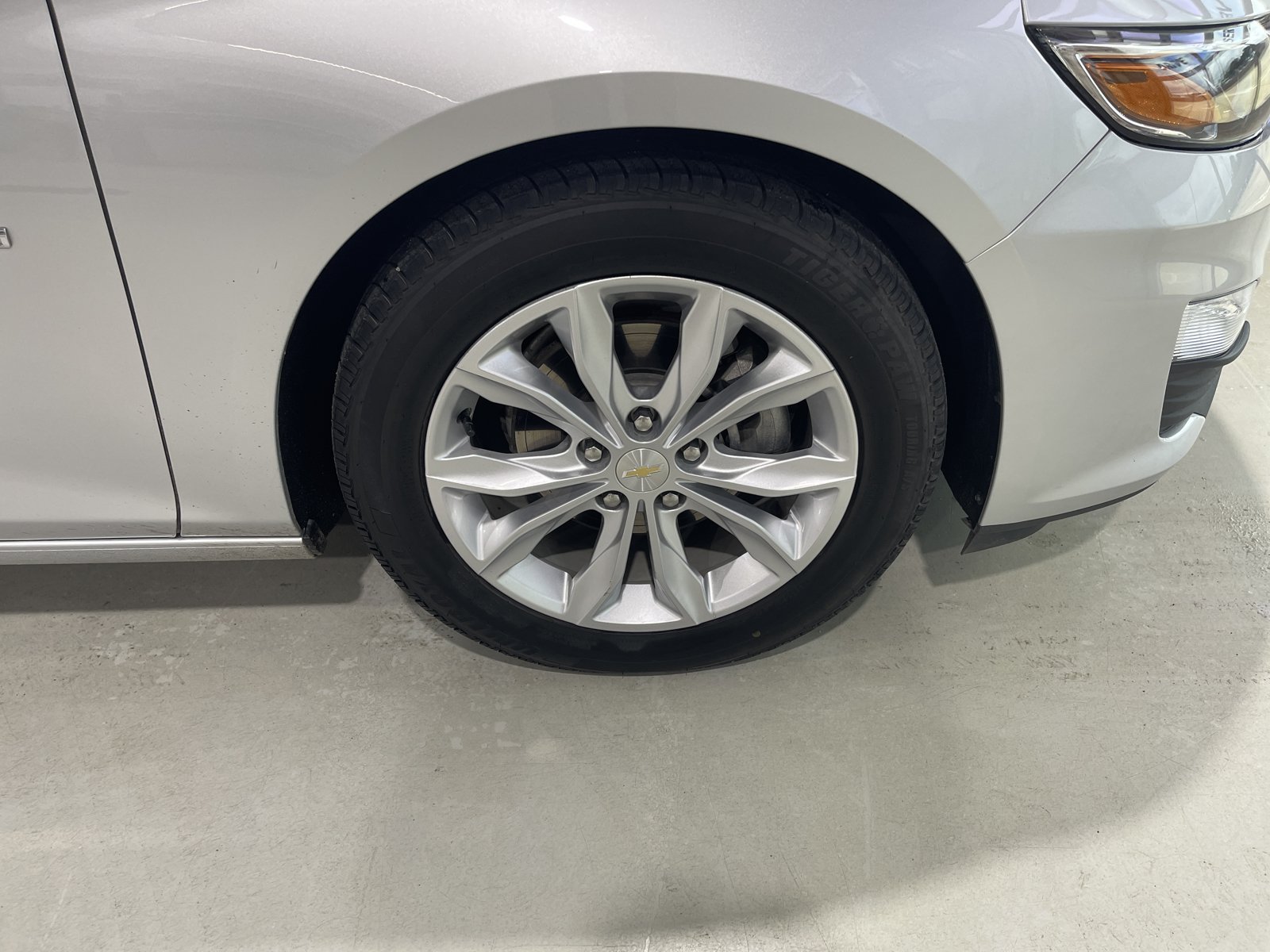 Used 2019 Chevrolet Malibu LT w/ Leather Package FWD image 10