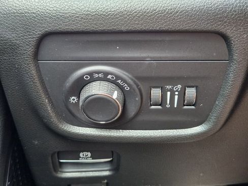 Used 2023 Jeep Grand Cherokee Laredo w/ Luxury Tech Group I AWD/4WD image 27
