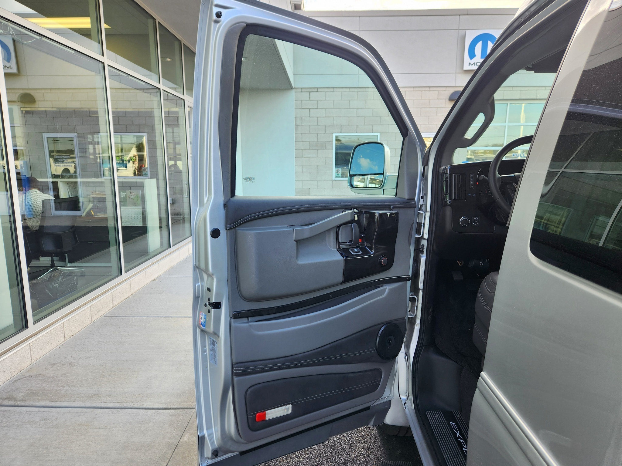 Used 2026 Chevrolet Express 2500 w/ Driver Convenience Package RWD image 40
