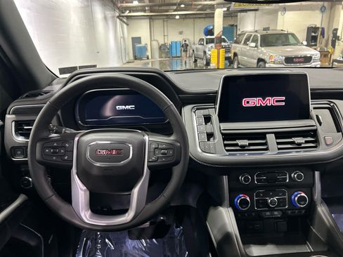 Used 2023 GMC Yukon XL SLT w/ SLT Luxury Package AWD/4WD image 3