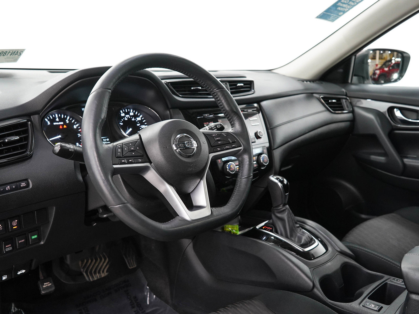 Used 2017 Nissan Rogue SV AWD/4WD image 24