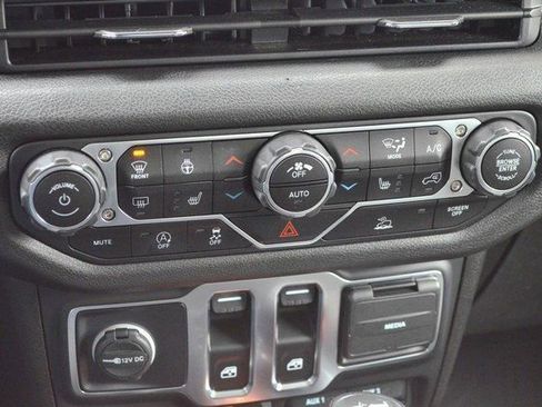 Used 2025 Jeep Wrangler Sport image 31