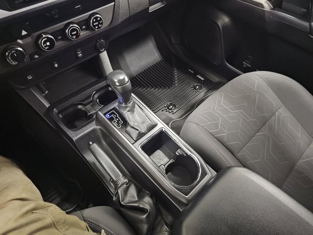 Used 2017 Toyota Tacoma TRD Sport w/ Tow Package (A/T) AWD/4WD image 25