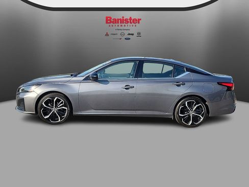 Used 2024 Nissan Altima 2.5 SR FWD image 7