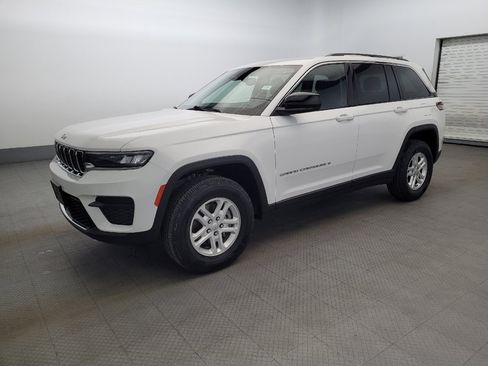 Used 2023 Jeep Grand Cherokee Laredo w/ Luxury Tech Group I image 2