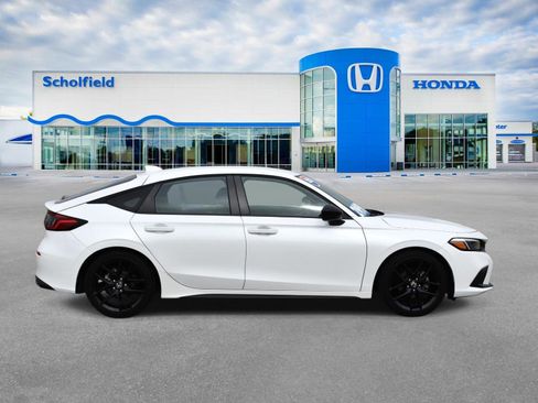 Used 2023 Honda Civic Sport image 2