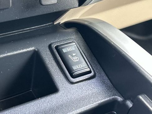 Used 2017 Nissan Titan SV AWD/4WD image 33