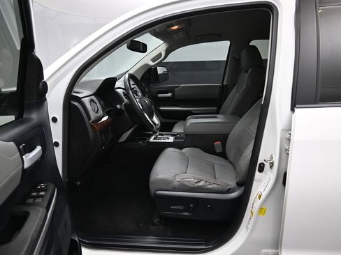 Used 2016 Toyota Tundra Limited w/ Limited Premium Package AWD/4WD image 2