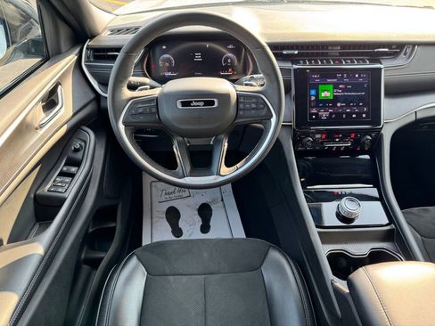 Used 2024 Jeep Grand Cherokee Altitude AWD/4WD image 20