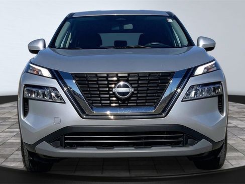 Used 2023 Nissan Rogue SV image 2